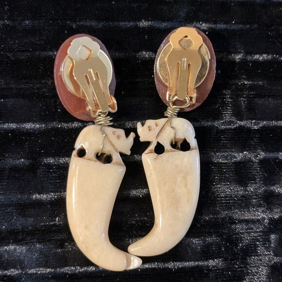 Vintage Carnelian Agate & Carved Bovine Bone Rhinoceros Clip On Earrings - Picture 6 of 7